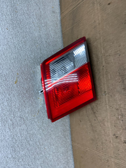 2002 2003 2004 2005 Saab 9-5 Sedan Right Passenger Inner Tail Light Oem Y6041 DW0
