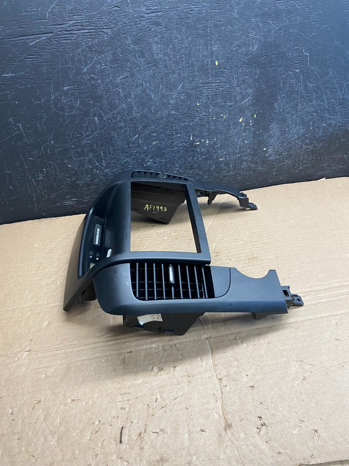 2006-2012 Hyundai Entourage Sedona Center Radio Clock Bezel Air Vent AF1993 DG1