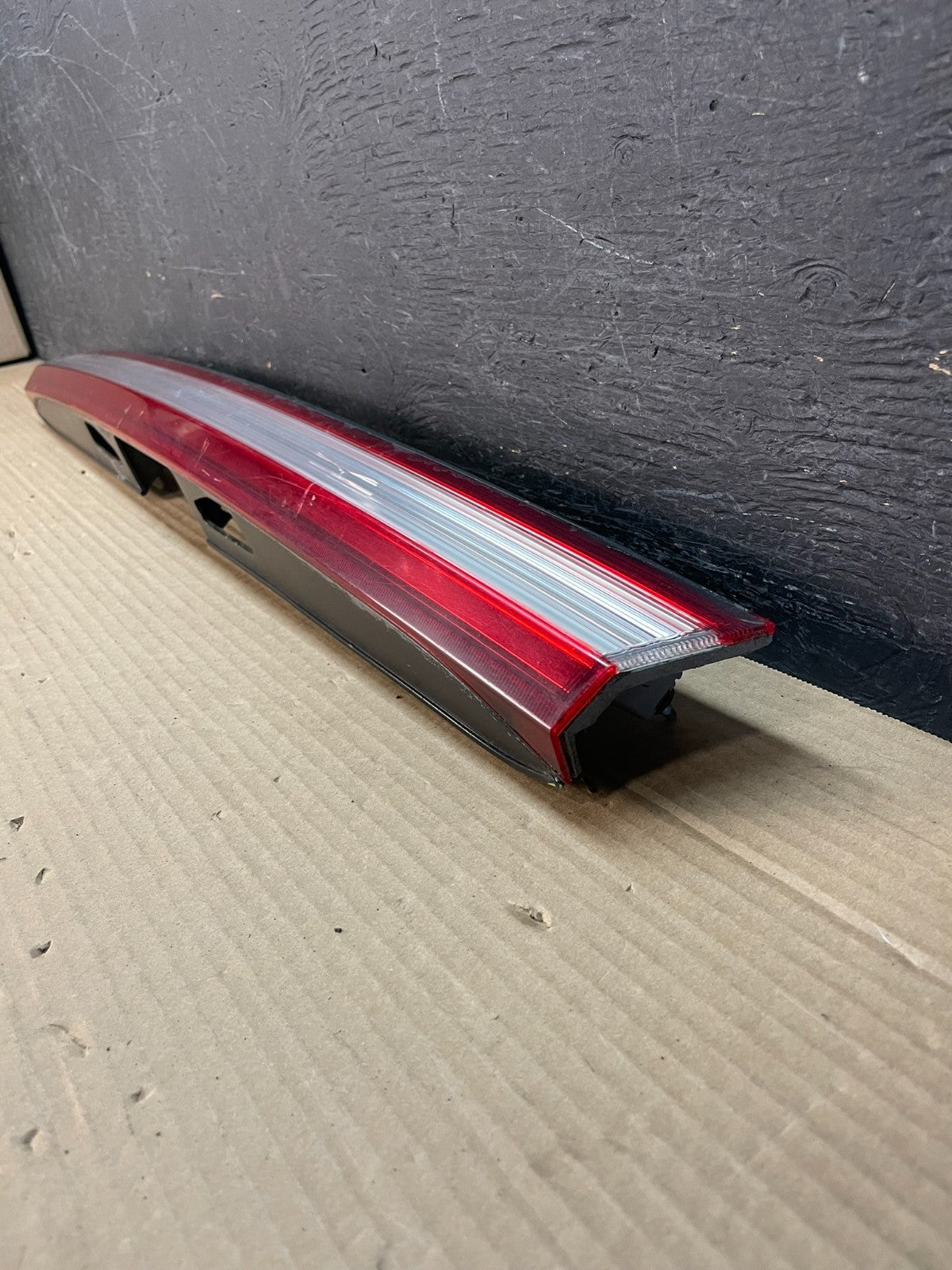 2011 - 2013 Honda Odyssey Center Trunk Liftgate Tailgate Tail Light OE af3338 DG2