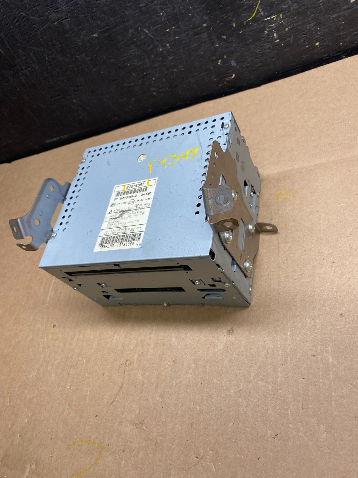 2011 2013 Mitsubishi Outlander AM/FM/CD/MP3 Radio Head Unit Receiver T4343 DG1