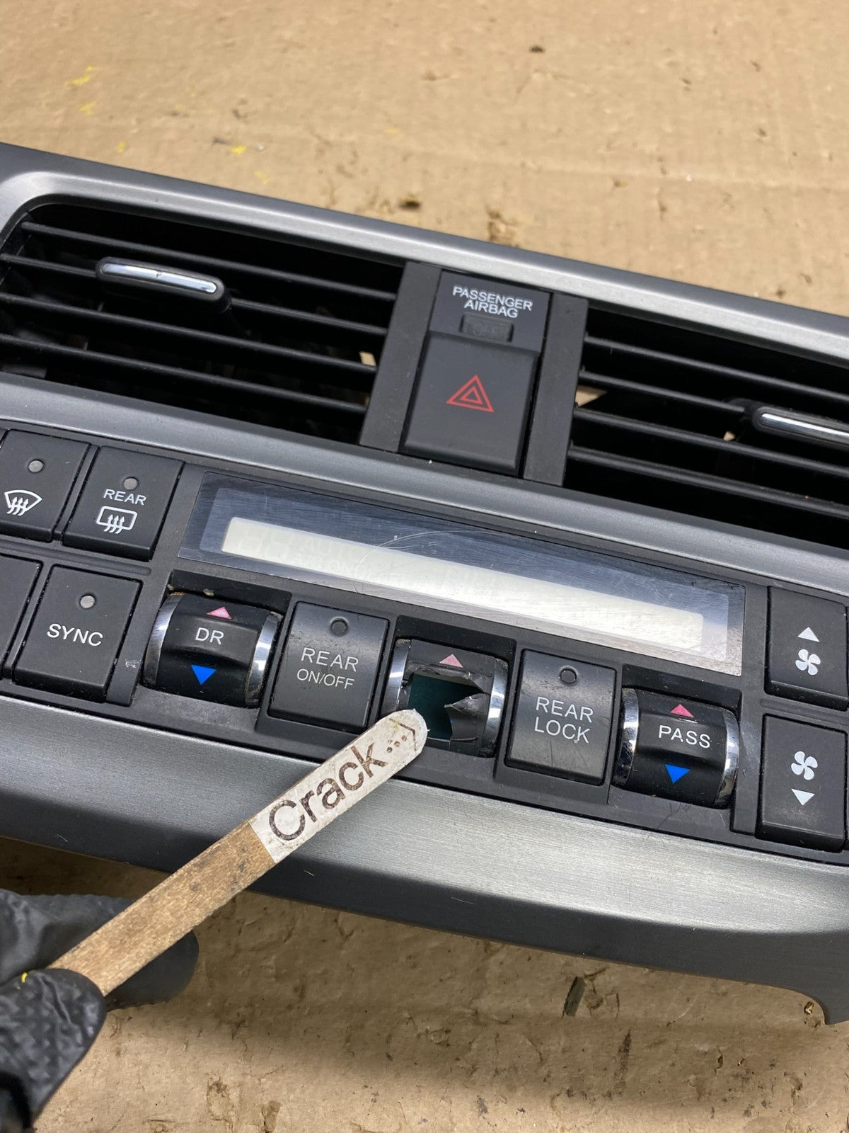 2005 to 2010 Honda Odyssey  Radio Climate Control Dash Trim Bezel u5084  DG1