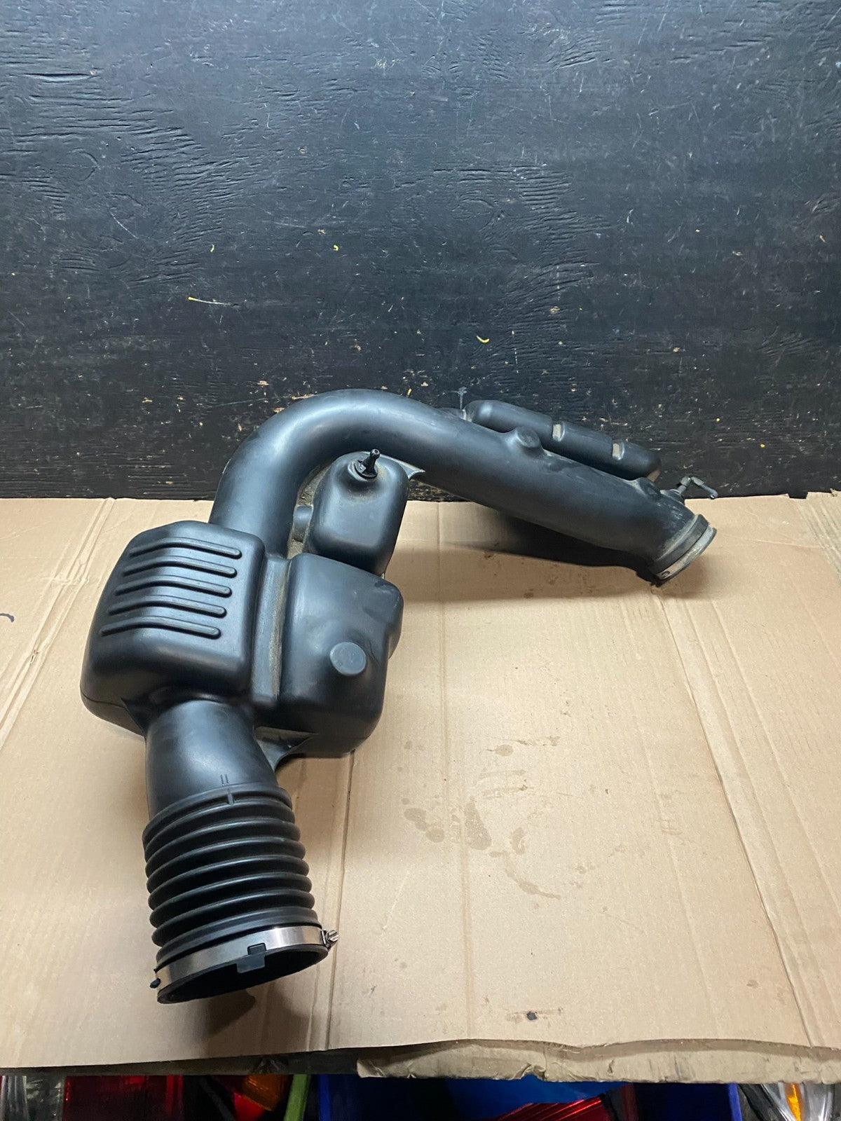 2011 - 2013 Dodge Durango 3.6L Resonator Air Intake Tube OEM  v9742 DG3