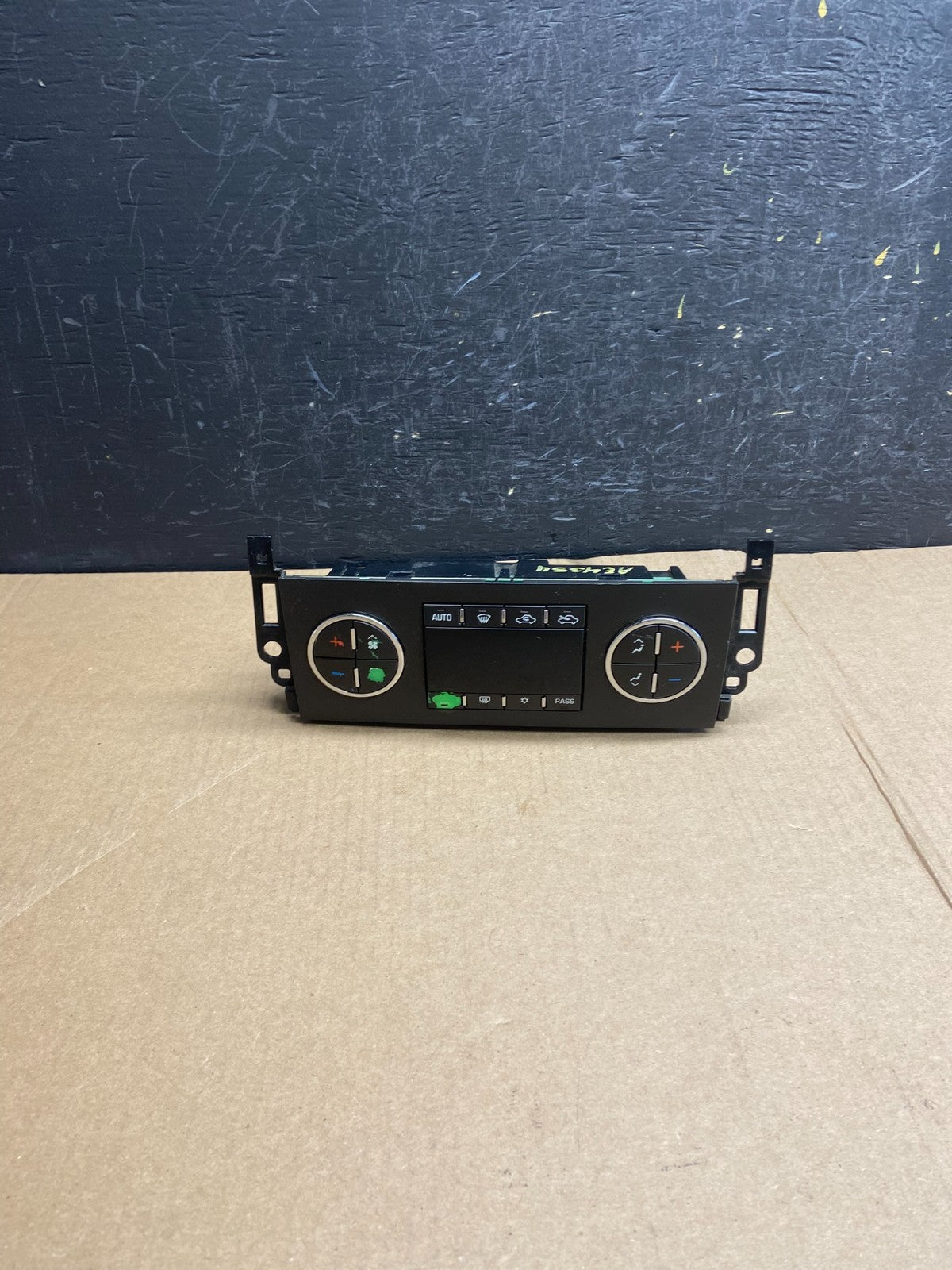 2007-2011 GMC Yukon Tahoe Automatic Climate Temperature Temp Control AE4354 DG0