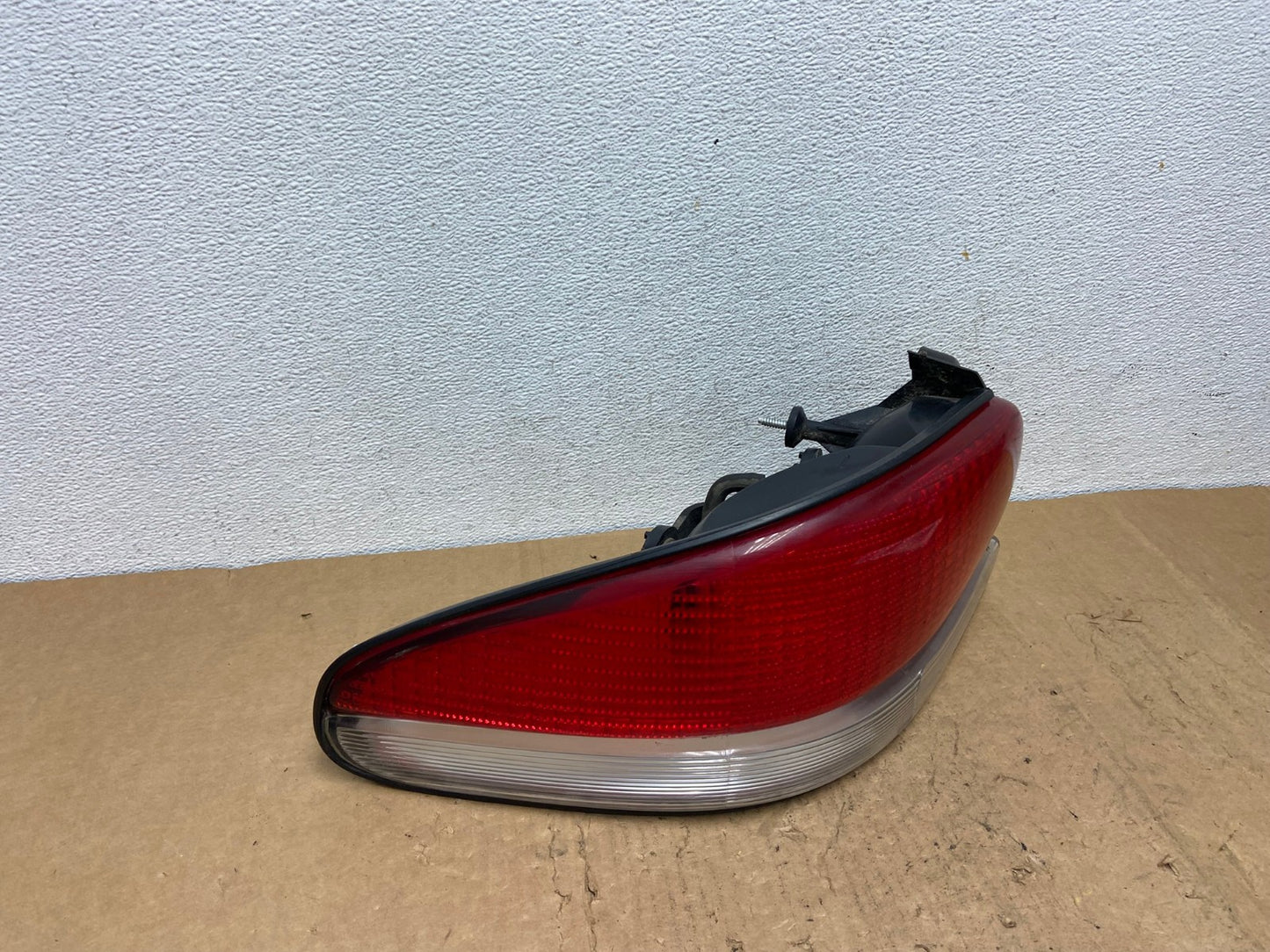 1995 to 2000 Chrysler Cirrus Left Driver LH Tail Light AD1402 LK2