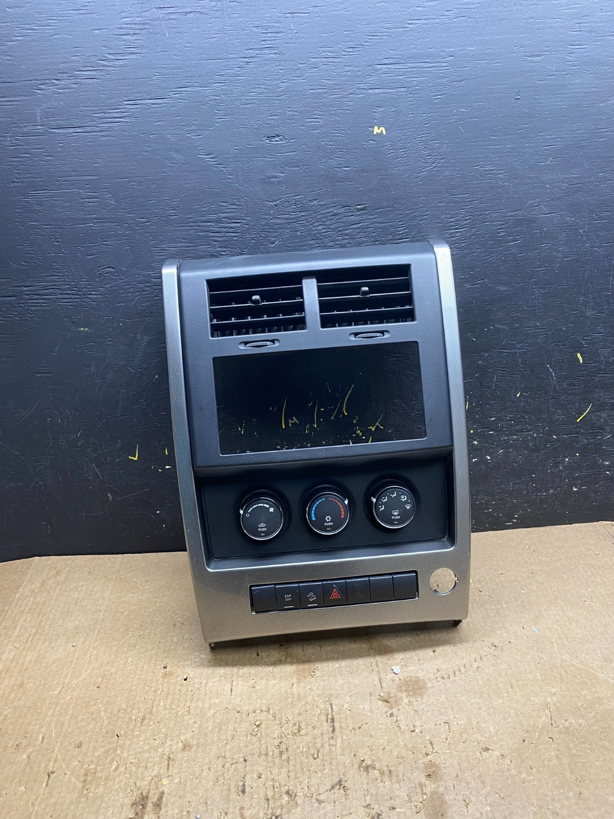 2008 to 2012 Jeep Liberty Dash Climate Temperature Control Radio Bezel Z7205 DG0