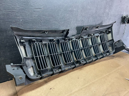 2011 to 2013 Jeep Grand Cherokee Front Upper Grill Grille OEM AA9068 DG6