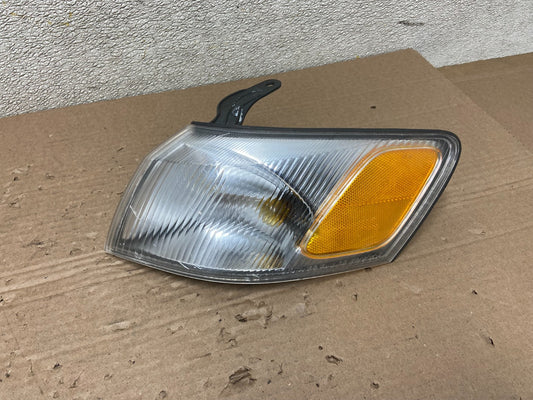 1997 1998 1999 Toyota Camry Left Driver LH Turn Signal AB1106 DW0