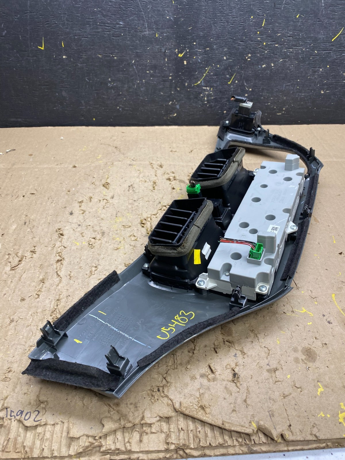 2005 to 2010 Honda Odyssey Radio Climate Control Dash Trim Bezel U5483 DG7