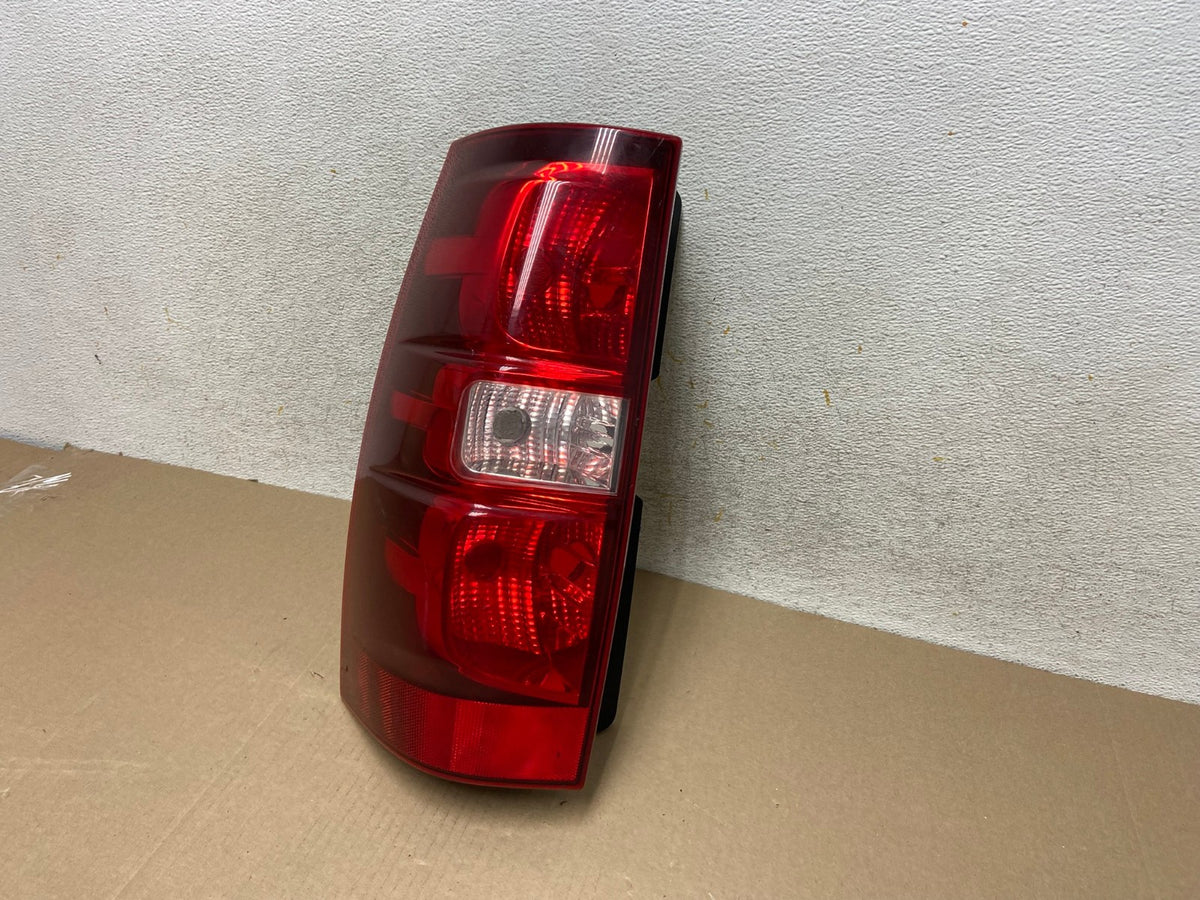 2008-2014 Chevrolet Tahoe Suburban Driver Lh Left Side Tail Light AH6671 LK2