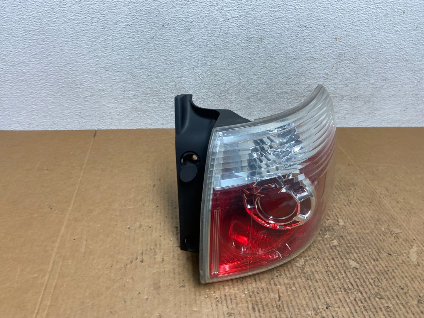 2007 to 2012 GMC Acadia Halogen Tail Light Right Passenger RH Side AE2639 LK2
