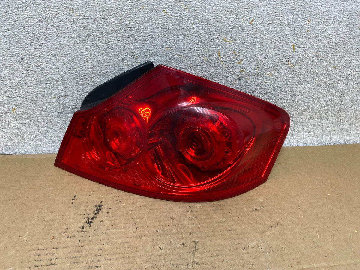 2007 to 2013 Infiniti G35 G37 Sedan Right Passenger Rh Tail Light AH8118 DW0