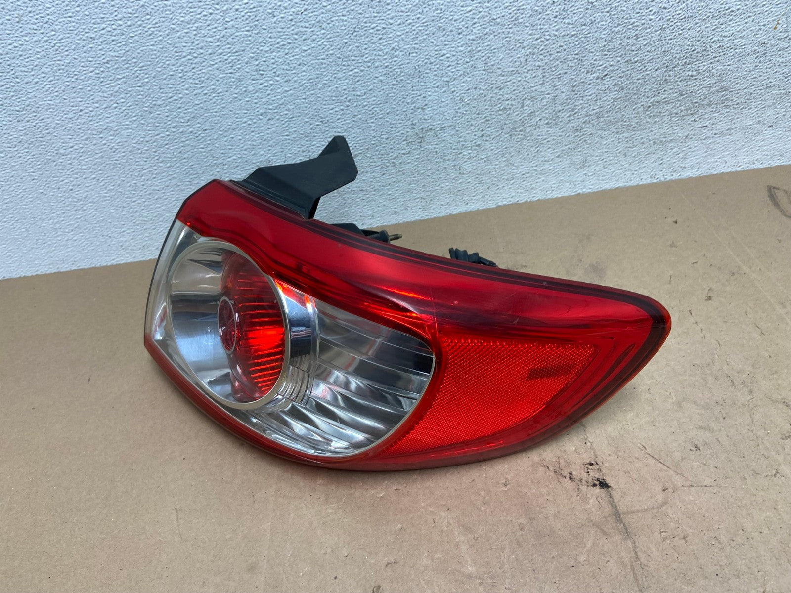 2010 to 2012 Hyundai Santa Fe Right Passenger RH Tail Light AE6805 LK1