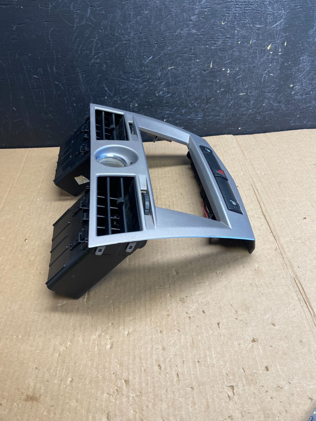 2007 2010 Chrysler Sebring Center Dash Radio Clock Bezel Trim Panel Oe AE4468 DG1
