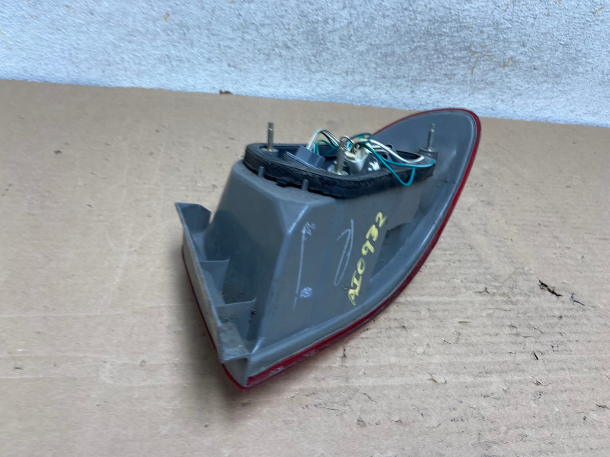 1998 1999 2000 Toyota Corolla Left Driver Lh Side Tail light AI0932 LK4