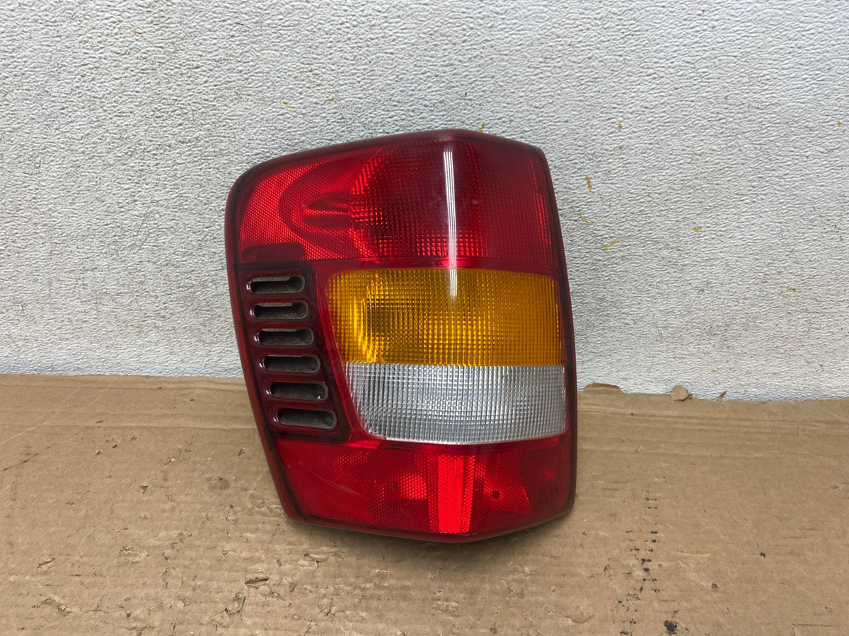 1999 - 2004 Jeep Grand Cherokee WJ Left Driver Lh Tail Light AH9178 LK0