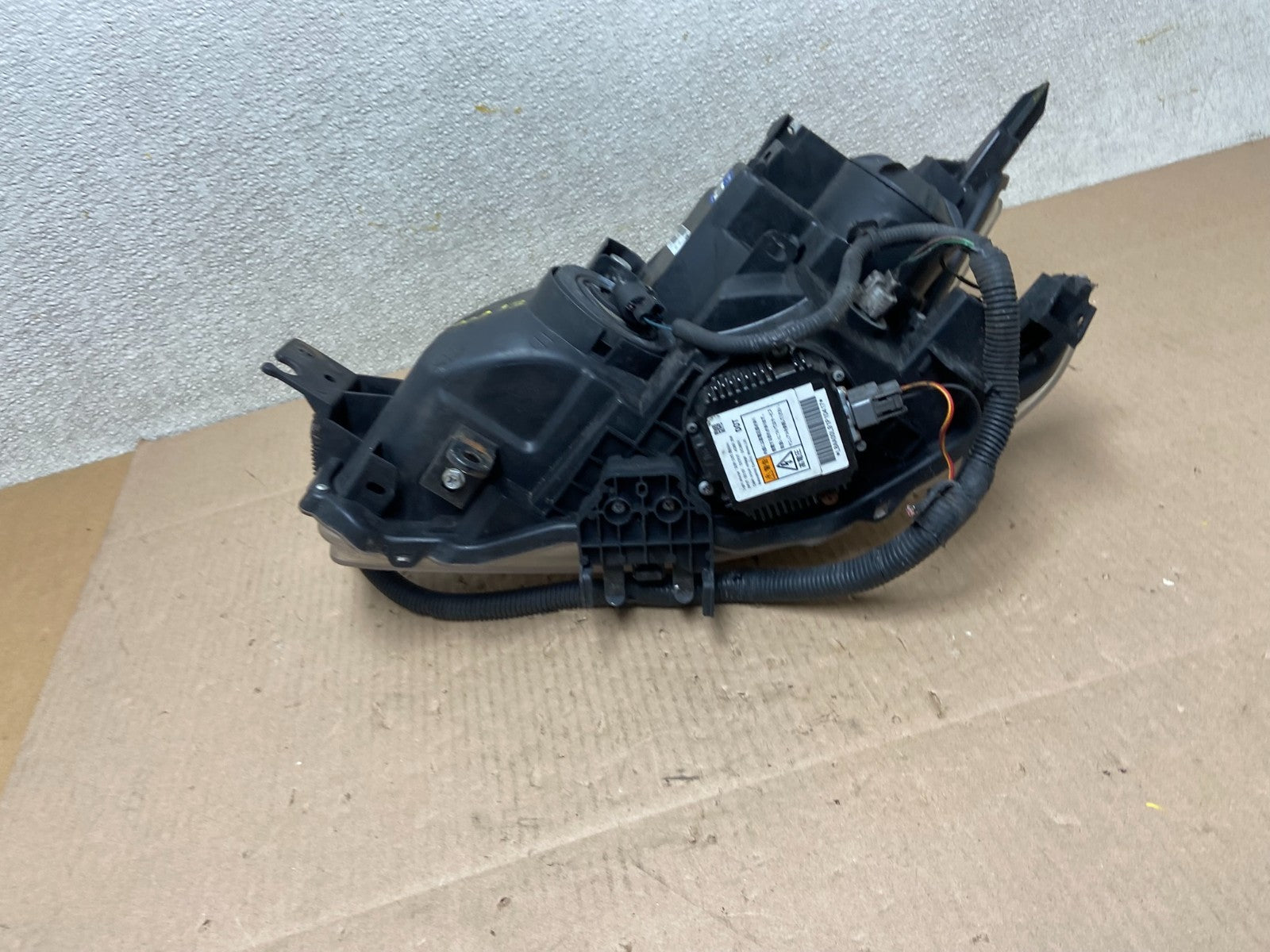 2009 - 2014 Nissan Maxima Headlight Right Passenger Xenon HID TYC Z4013 DW8