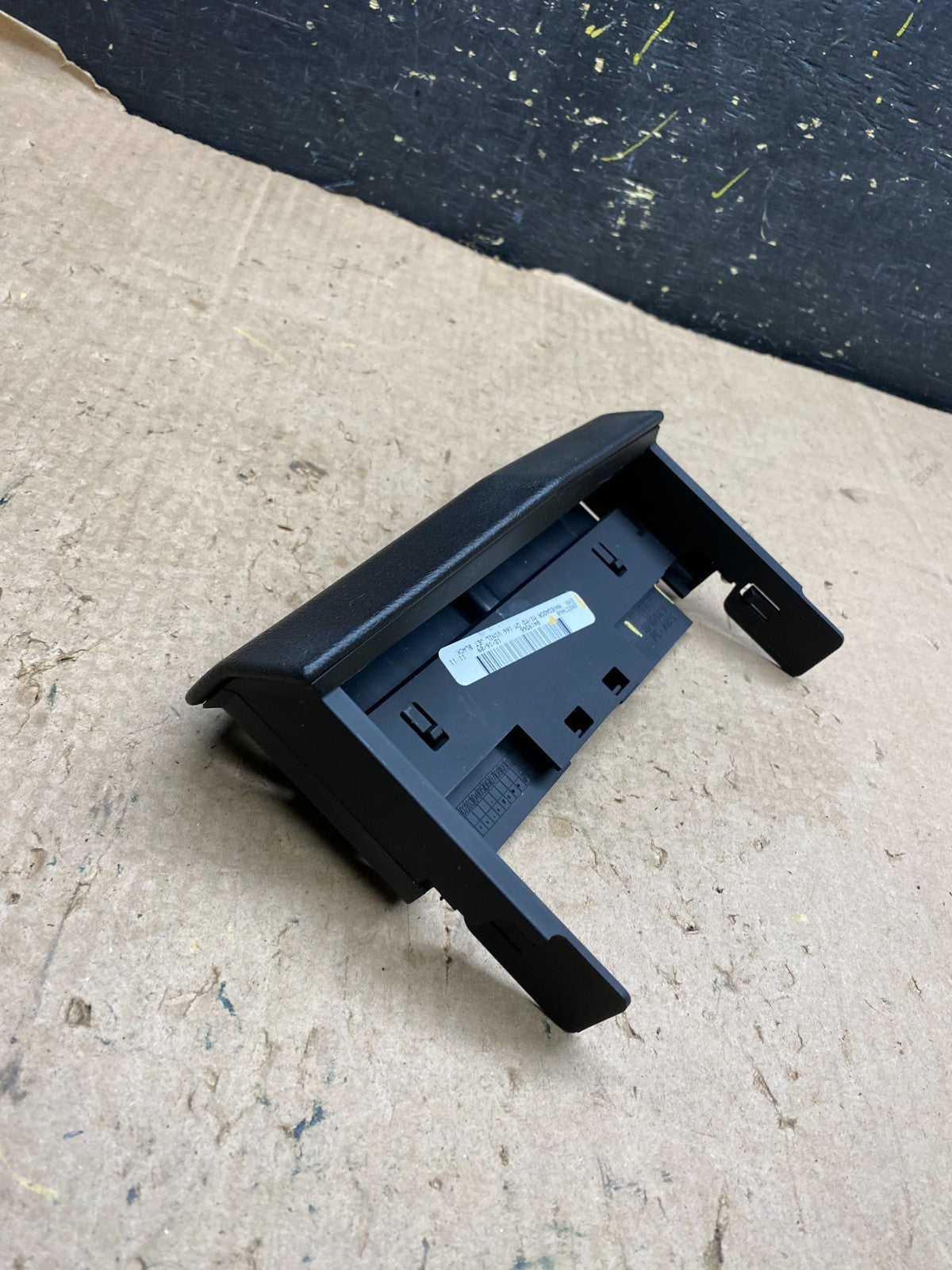 2010-2012 Cadillac SRX A/C Pop Up Display Upper Cover Assembly  z1849 DG1