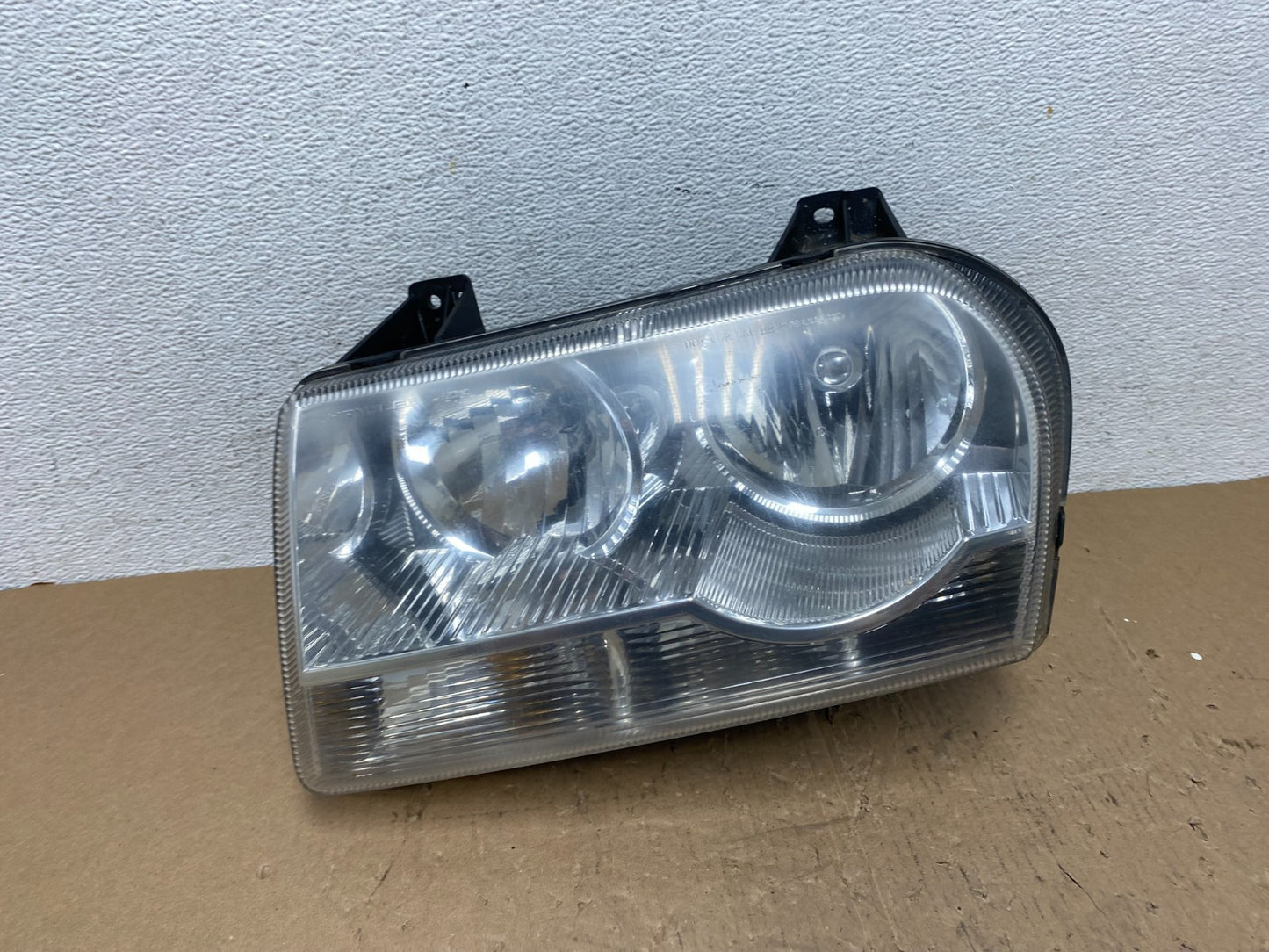 2005 2006 2007 Chrysler 300 Left Driver LH Halogen Headlight AD8073 DW0