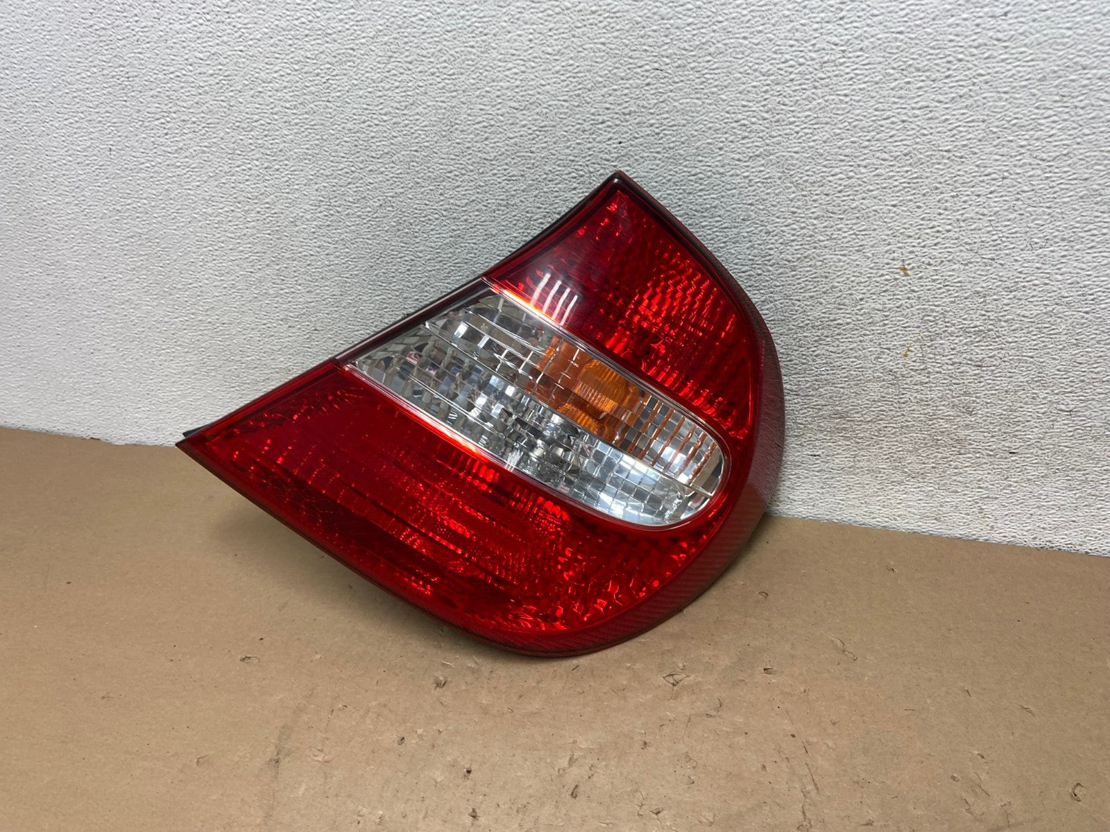 2002 2003 2004 Toyota Camry Tail Light Right Passenger Rh Side AG4170 LK1