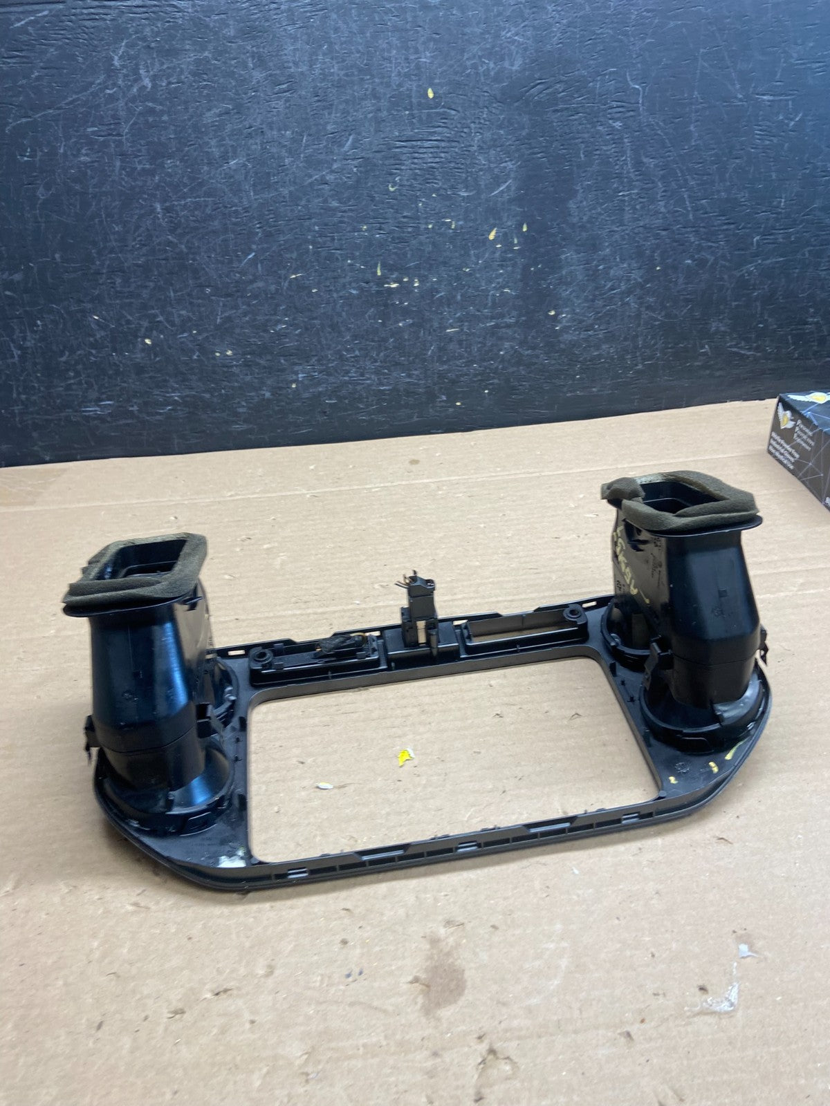2009 2010 2011 Volkswagen Tiguan Center Dash Radio Bezel Trim AG5158 DG4