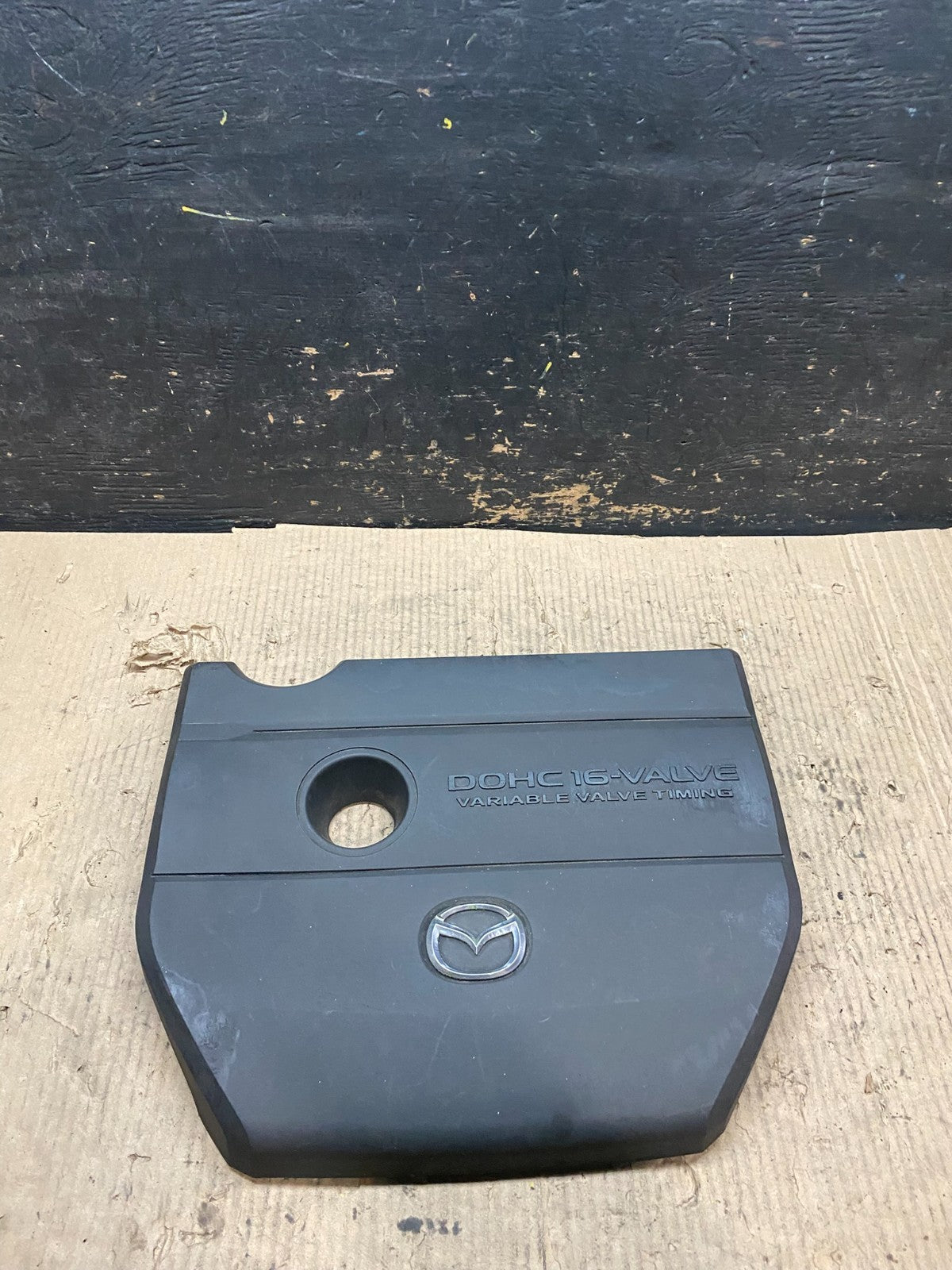 2004 to 2009 Mazda 3 DOHC 16 VALVE Engine Shield Top Cover Oem V4192 DG0