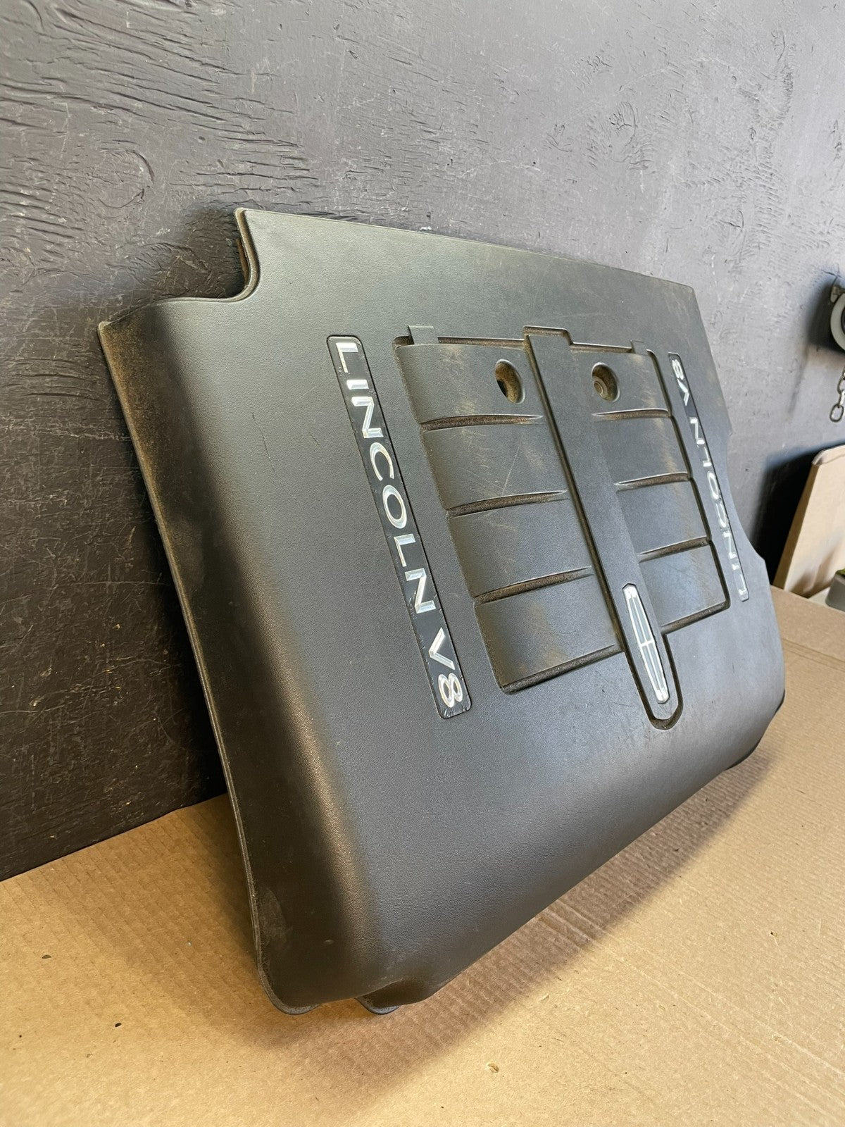 2002 to 2004 Lincoln Navigator 5.4L V8 Engine Motor Cover AF3670 DG2