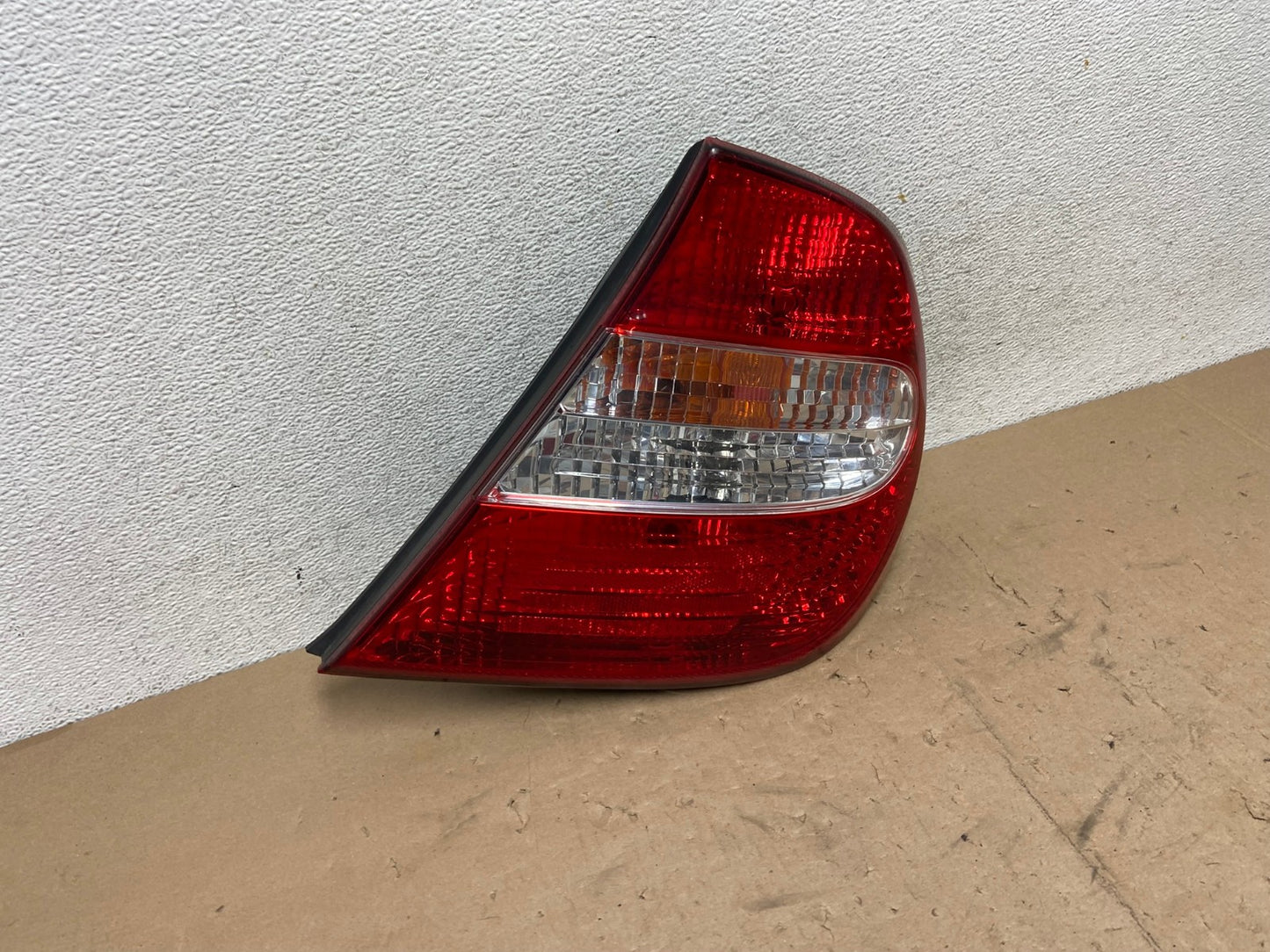 2002 2003 2004 Toyota Camry Tail Light Right Passenger Rh Side AG5504 LK2