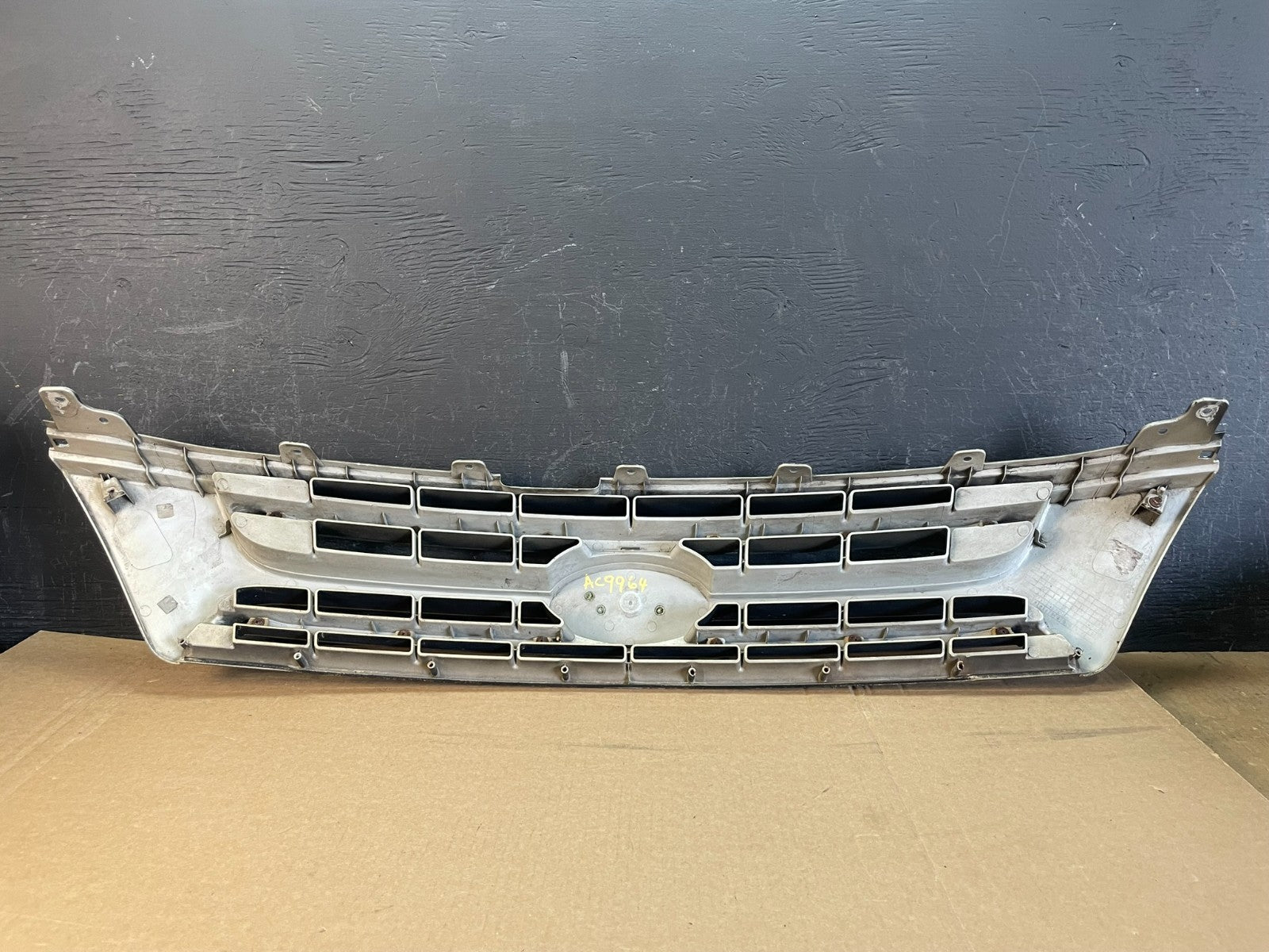 2006 to 2010 Kia Sedona Front Upper Grill Grille AC9964 DG4
