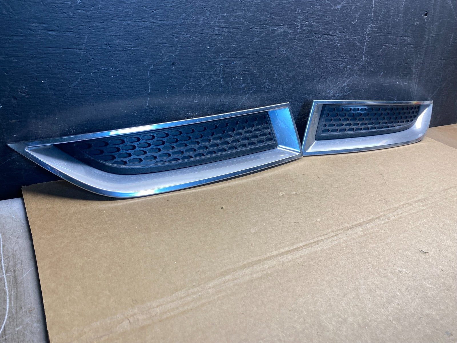 2013 to 2016 GMC Acadia Right+Left Set Upper Bumper Grille Cover AF6875 DG2