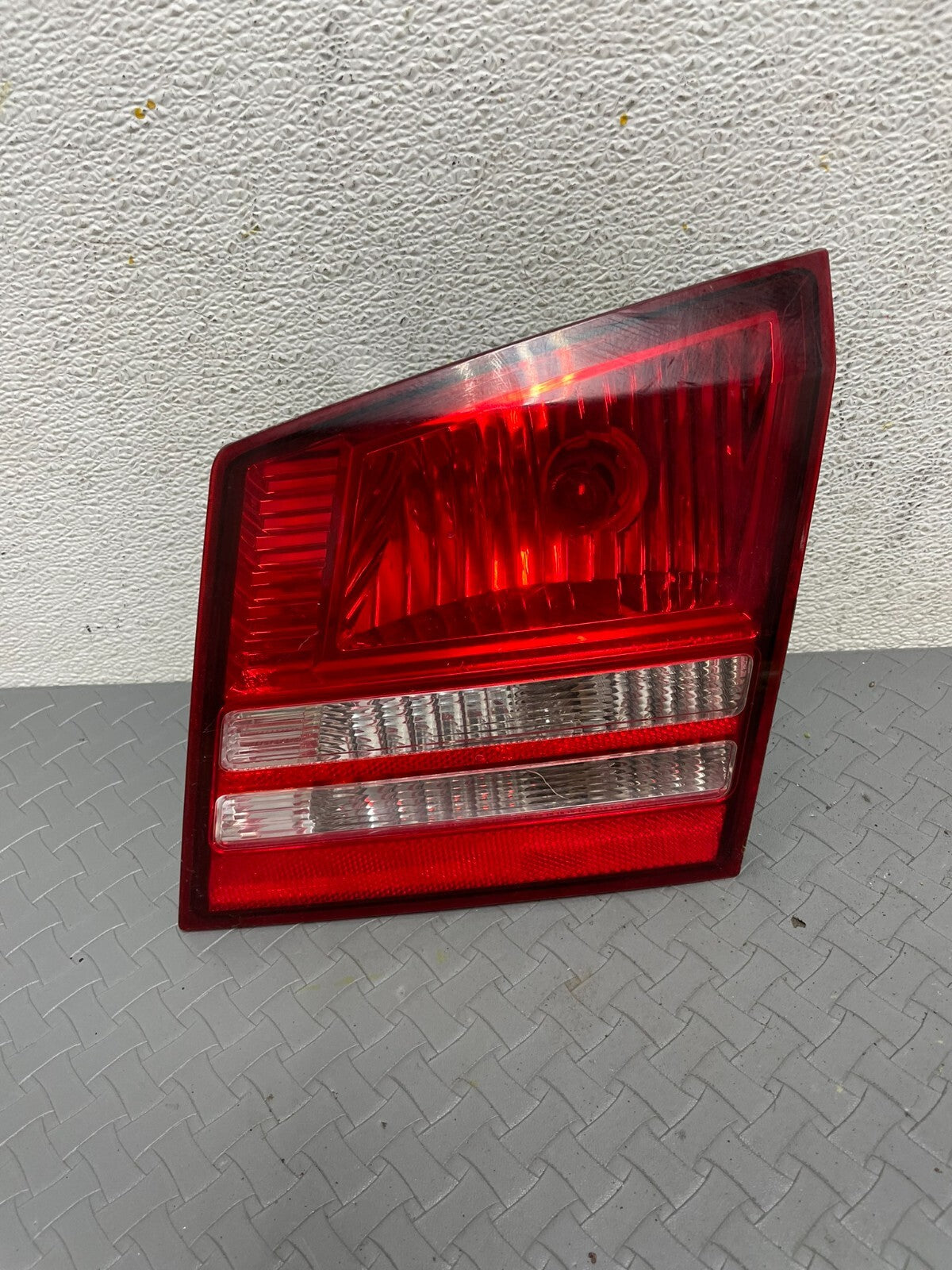 NO LED 2009-2011 Dodge Journey Right Passenger Side Tail Light Inner Oem A39300