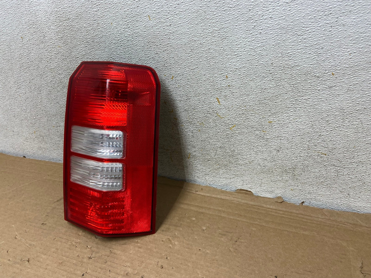 2008-2016 Jeep Patriot Right Passenger Rh Side Tail Light AH8493 LK2