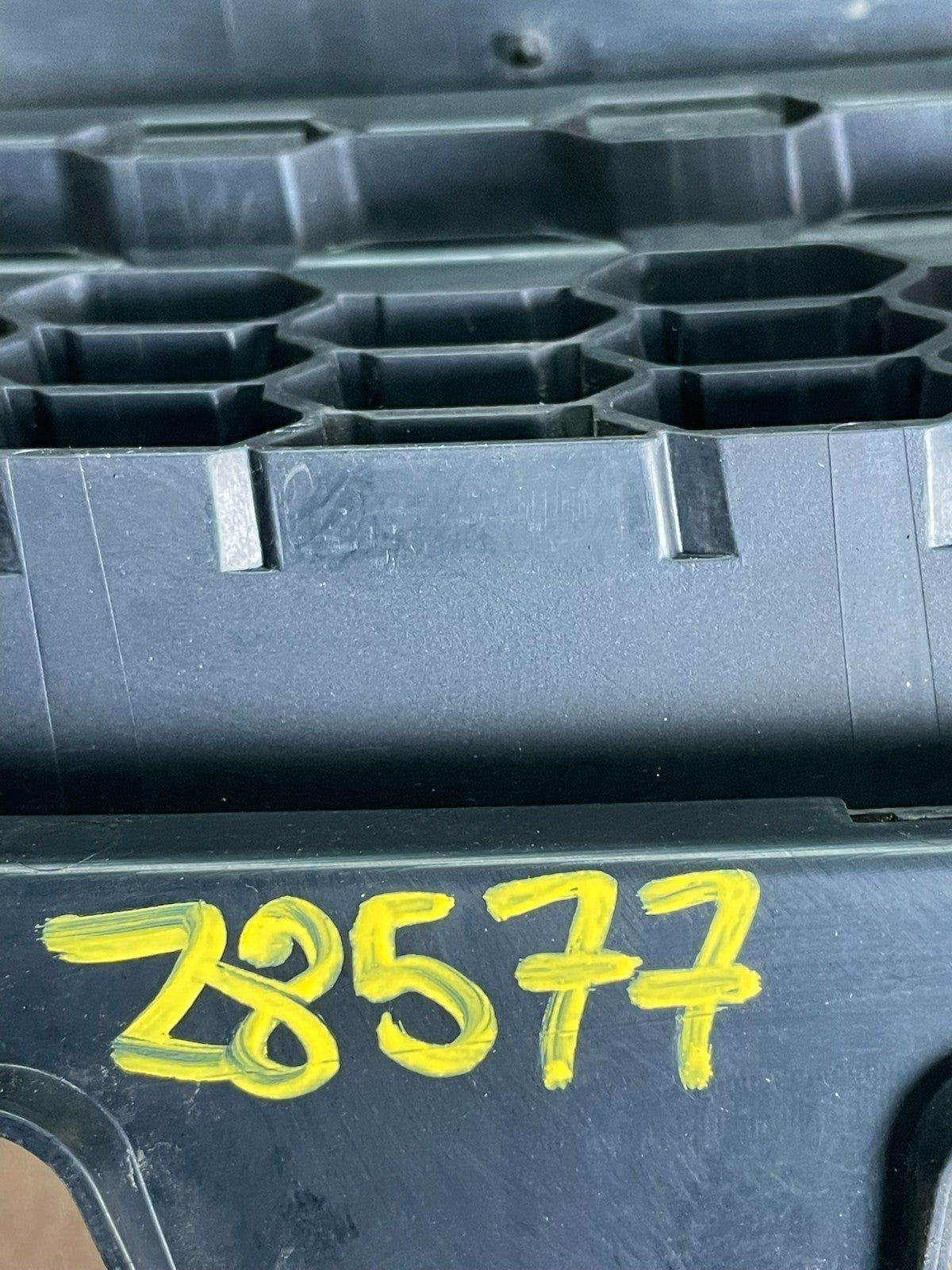 2009 to 2012 Toyota RAV4 Front Upper Grill Grille OEM Z8577 DG10