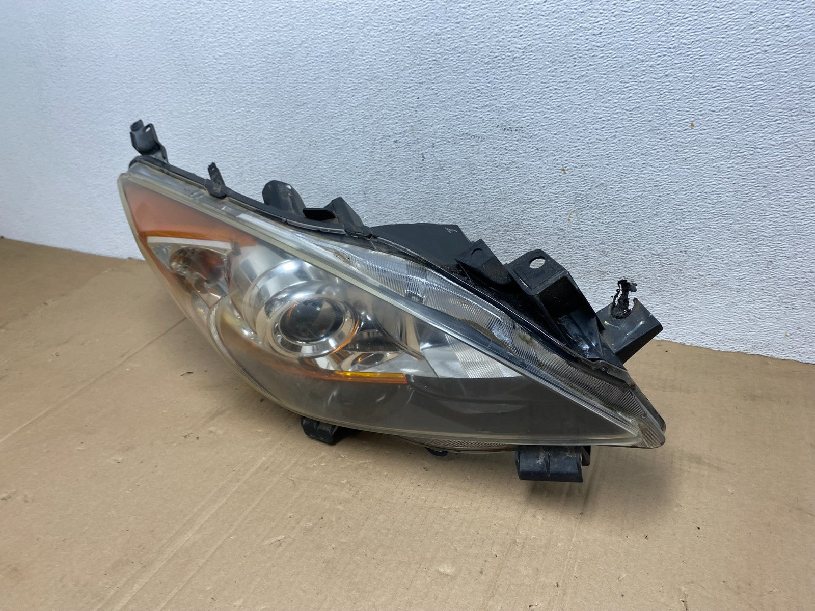 2010 - 2013 Mazda 3 Halogen Right Passenger Rh Side Headlight AE9106 DW1