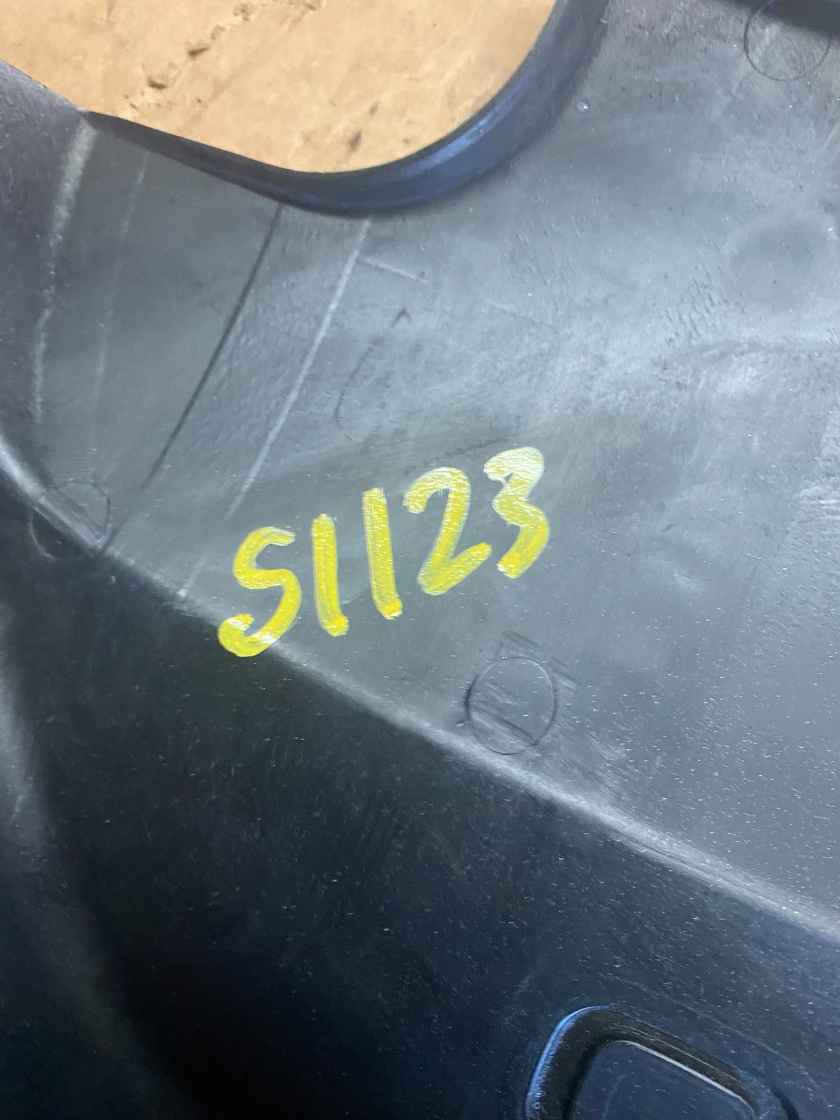 2001 to 2004 Nissan Pathfinder Engine Cover Ornament S1123 DG9