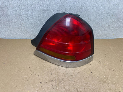 1998-2003 Ford Crown Victoria Right Passenger Rh Side Tail Light Oem V0292 DW0