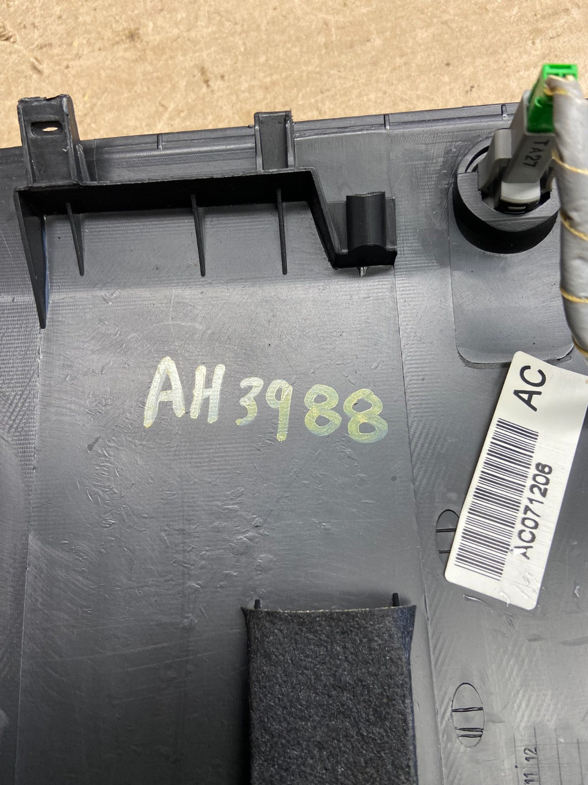 2003 to 2007 Honda Accord Front Center Hazard Air Vent AH3988 DG5