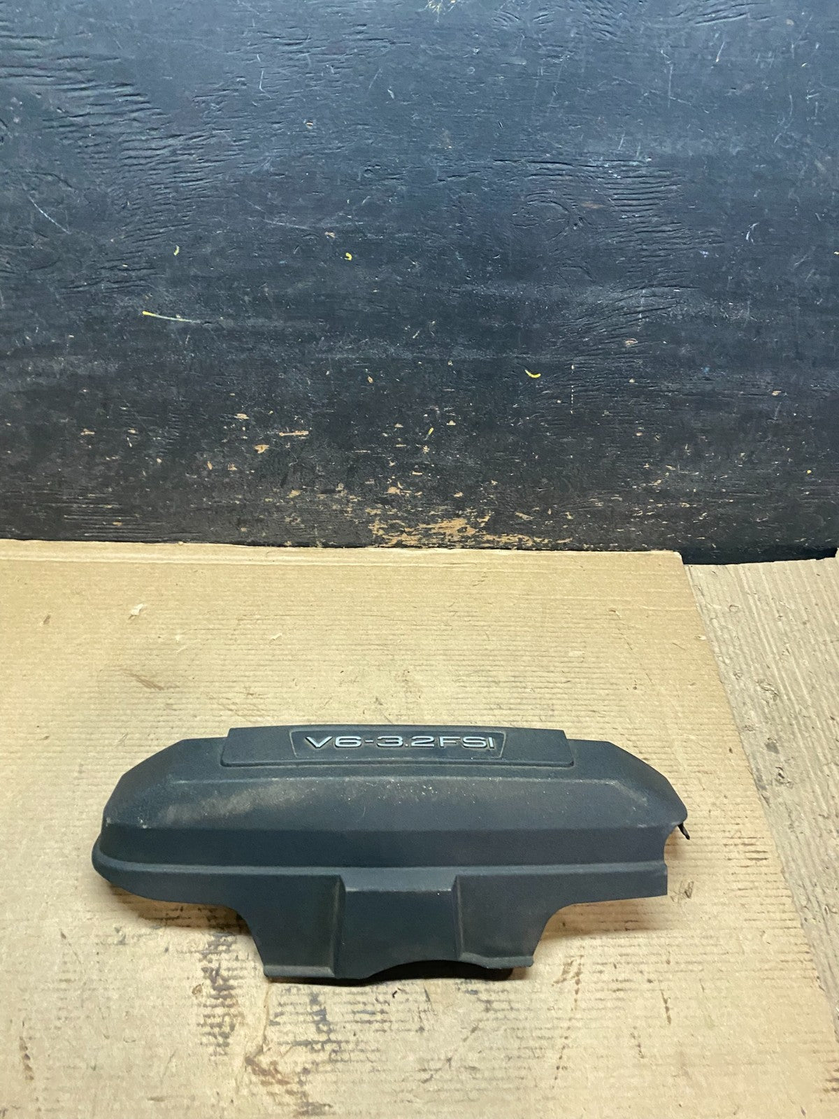 2008 to 2008 Audi  A6 3.2L Engine Motor Cover OEM v9363 DG0