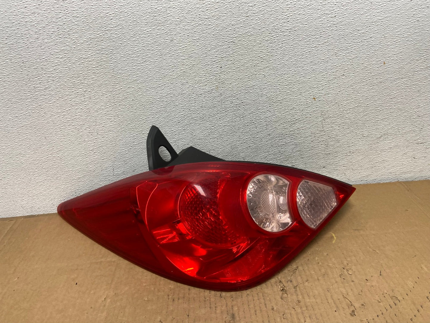 2007 - 2012 Nissan Versa Hatchback Left Driver Side Lh Tail Light AD1041 LK0