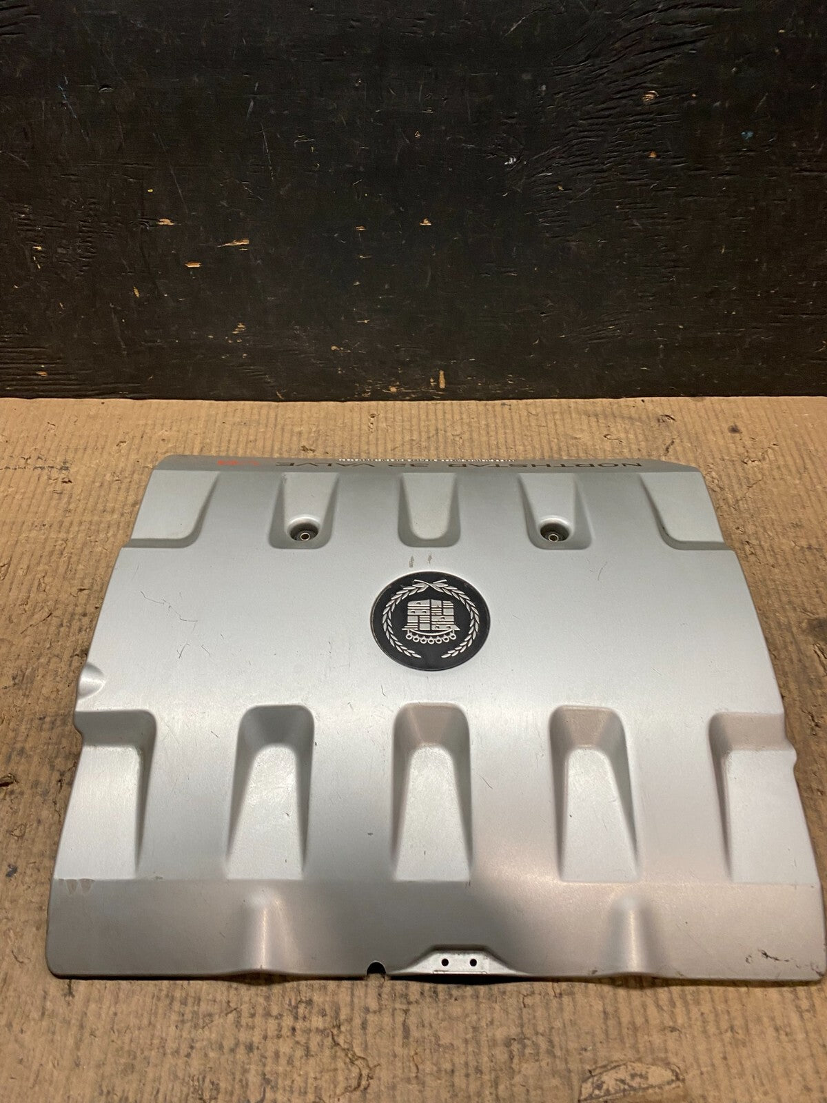 2001 to 2004 Cadillac Deville Seville Northstar Engine Motor Cover N3139 DG1
