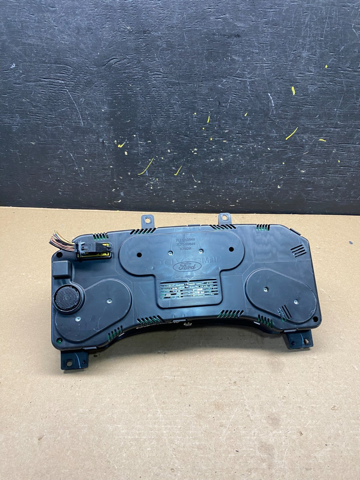 2007 to 2014 Ford Expedition Speedometer Cluster Gauge S6355 DG5