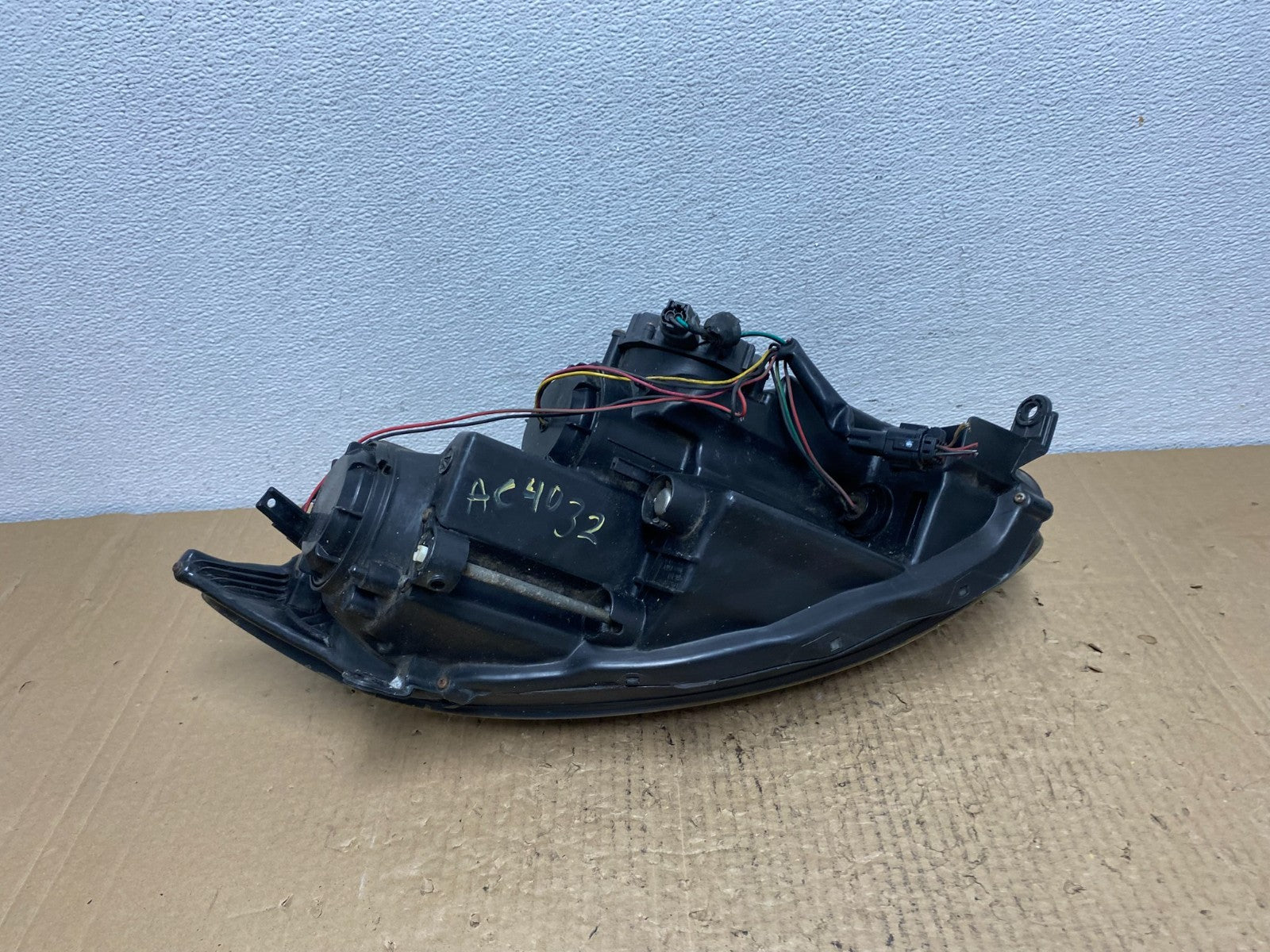 2003 - 2005 Infiniti G35 Coupe Headlight Right Passenger OEM Xenon HID AC4032 DW7
