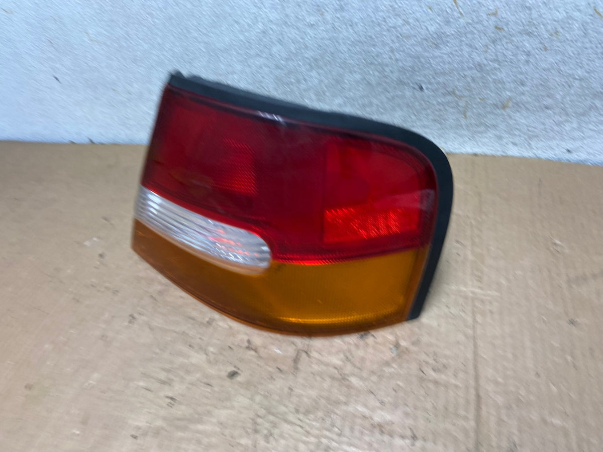 1998 1999 Nissan Altima Right Passenger RH Side Tail Light AI8225 LK1