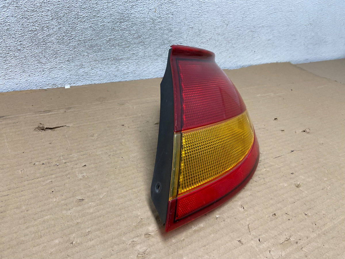 1997-2000 Saturn SC1 SC2 Coupe Right Passenger RH Tail Light AG8143 DW1