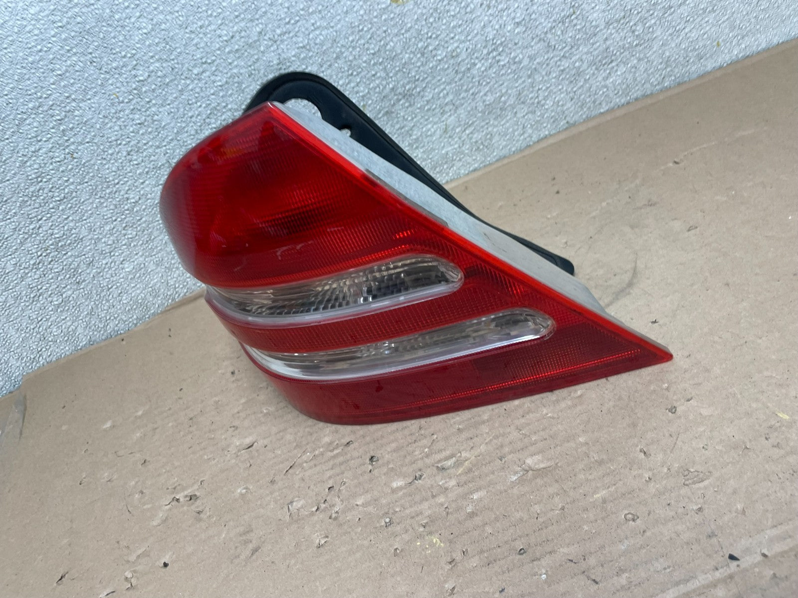 2001-2004 Mercedes-Benz C 230 C240 W203 C-Class Left Driver Tail Light AB0053 LK1