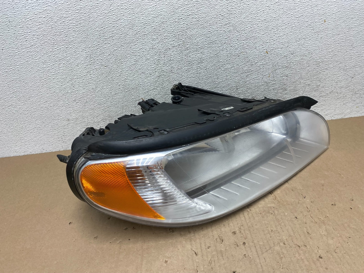 2008 to 2013 Volvo XC70 V70 S80 Right Passenger Side Halogen Headlight AG6785 DW2