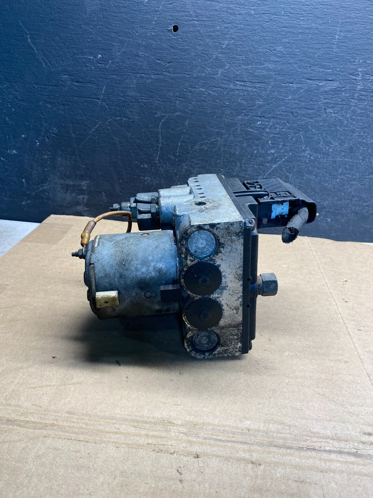 1994-1995 525i ABS Anti-Lock Brake Pump 0265217000 AE99873
