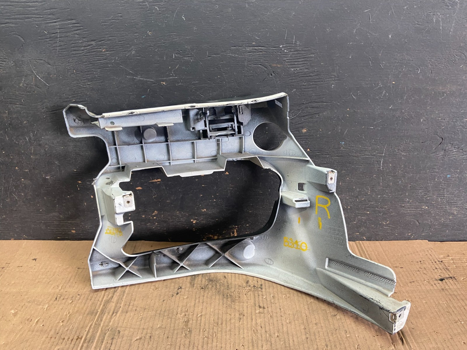 2011-2019 BMW 6 Series F12 F13 M-Sport Front Bumper Right Side Bracket P85883