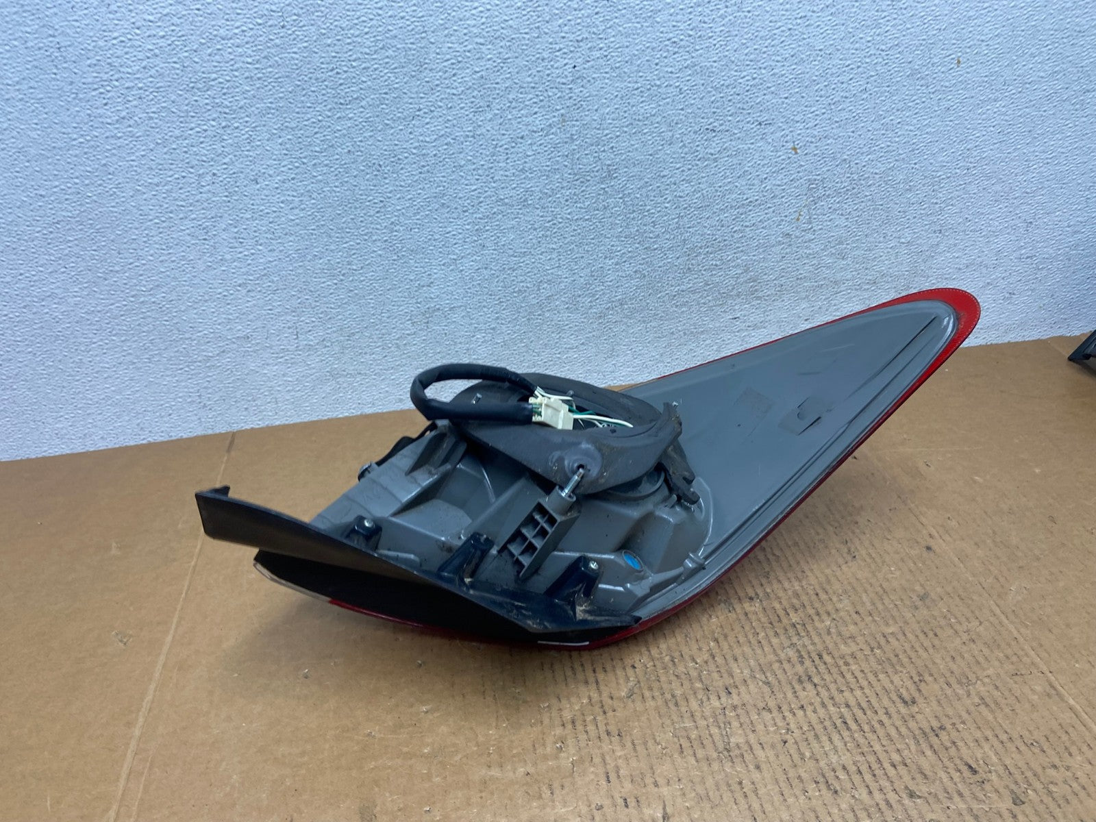 2011-2012 Toyota Avalon Right Passenger RH Side Tail Light AE0405 LK3