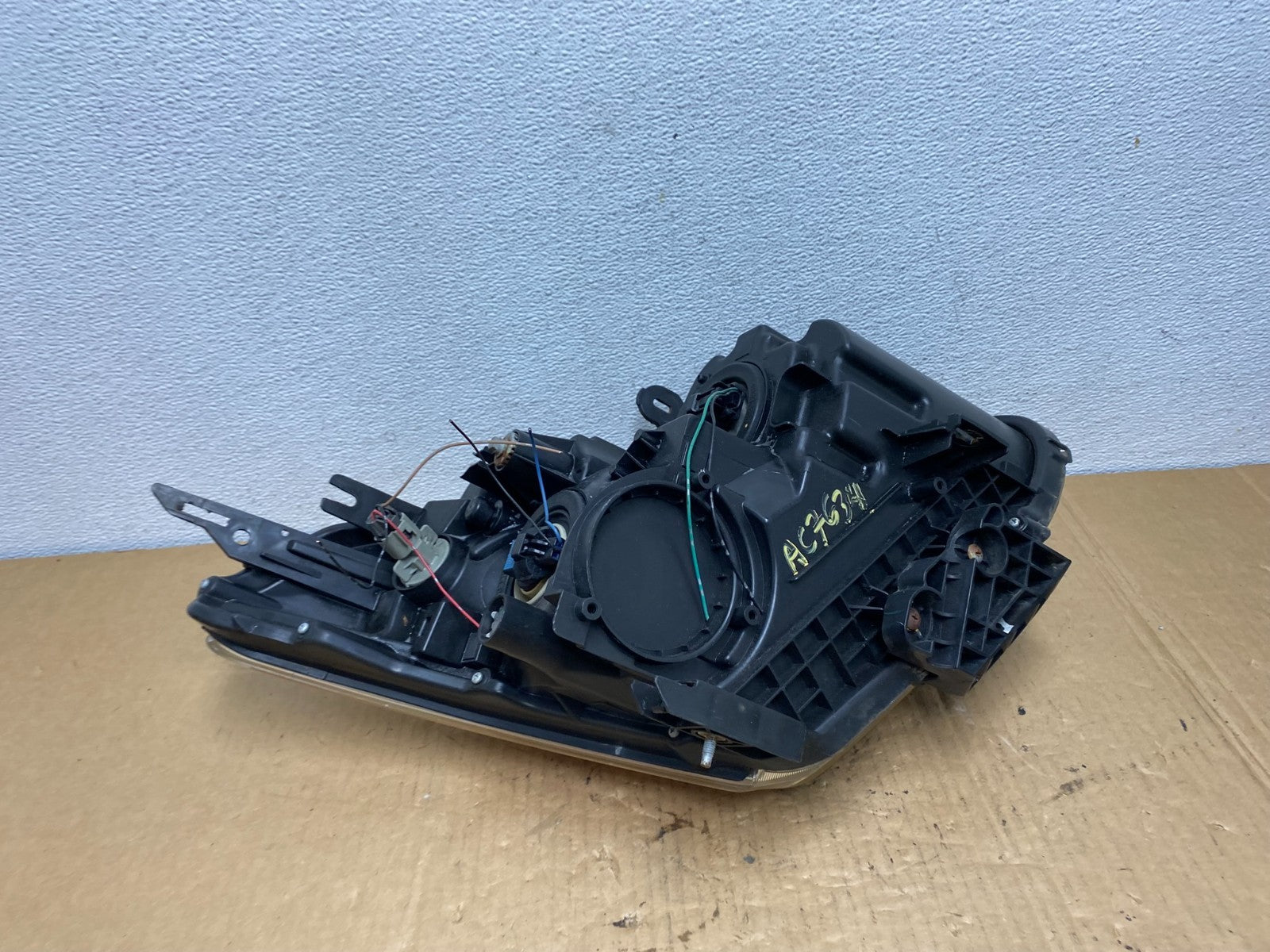 2008 to 2013 Nissan Rogue Left Driver LH Halogen Headlight AC7634 DW7
