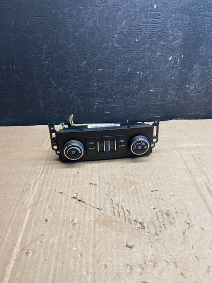 2007 to 2009 Chevrolet Avalanche 1500 Tahoe Climate Control A/C Panel AE1738 DG0